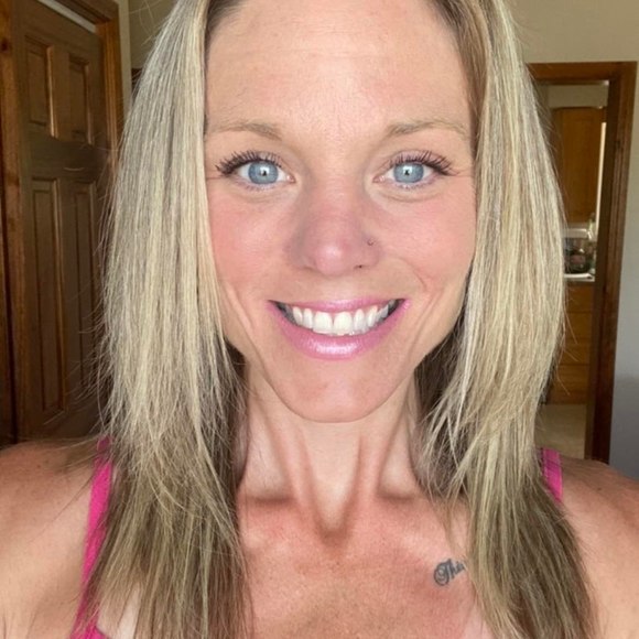 Meet your Posher, Jenn - Picture 1 of 1